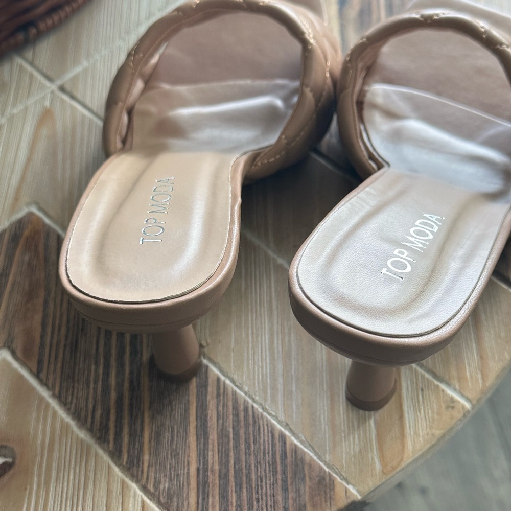 NEW‼️ Beige Quilted Slide-In Heels - Picture 4 of 7